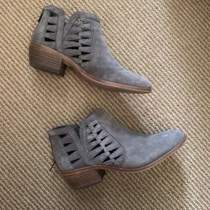 Vince Camuto “Peera” cut out bootie, 7.5
